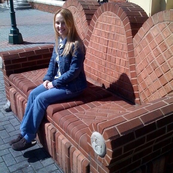 Meet your Posher, Alexandra - Picture 1 of 1